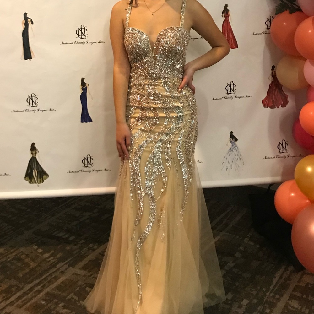 PROM DRESS - Picture 2 of 11